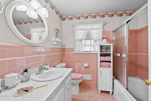 8605 Smithton Rd, Louisville, KY 40219