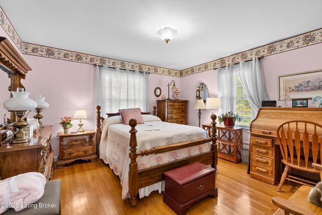 8605 Smithton Rd, Louisville, KY 40219