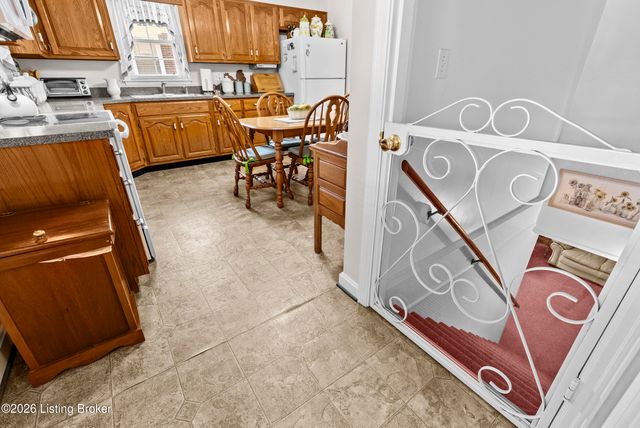8605 Smithton Rd, Louisville, KY 40219