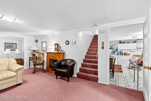 8605 Smithton Rd, Louisville, KY 40219