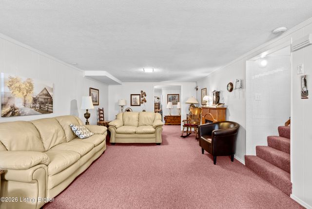8605 Smithton Rd, Louisville, KY 40219