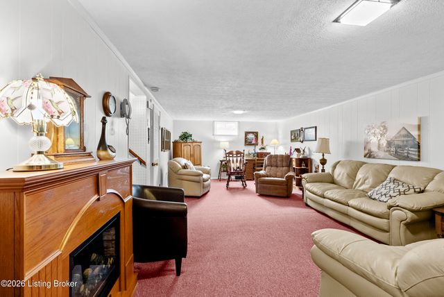 8605 Smithton Rd, Louisville, KY 40219