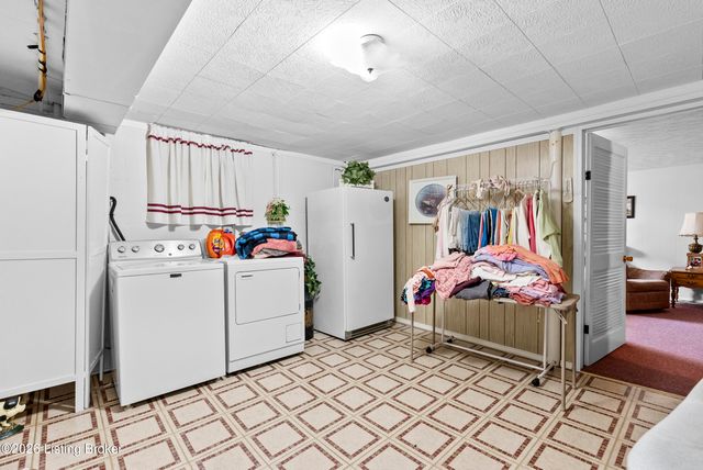 8605 Smithton Rd, Louisville, KY 40219
