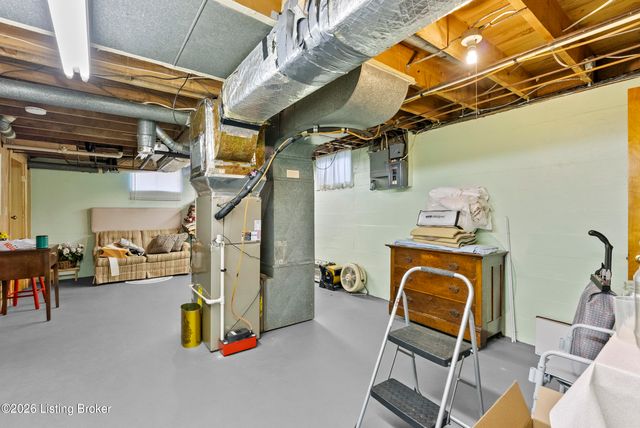 8605 Smithton Rd, Louisville, KY 40219