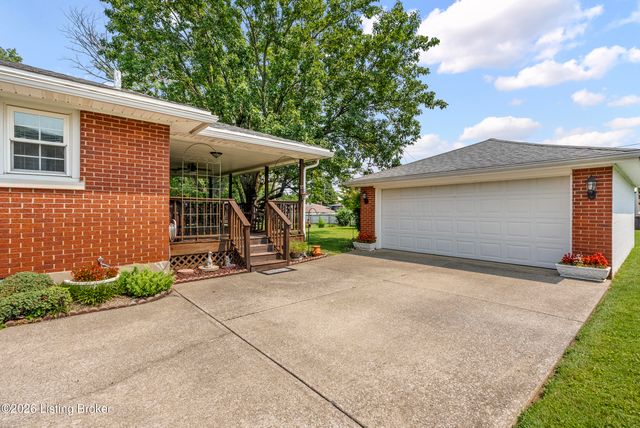 8605 Smithton Rd, Louisville, KY 40219