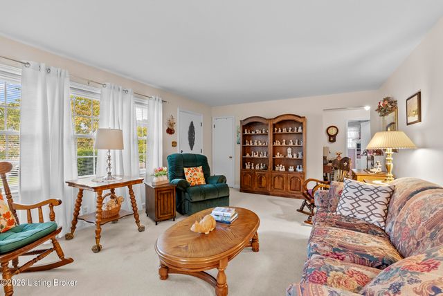 8605 Smithton Rd, Louisville, KY 40219