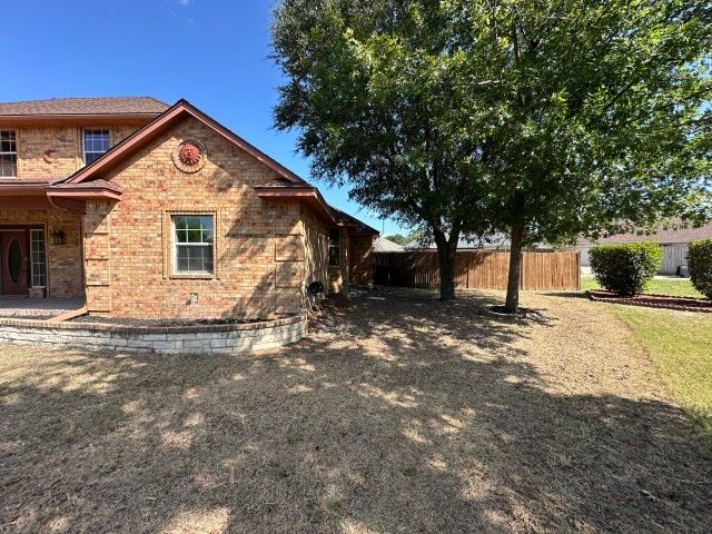 104 Dovehill Circle, Red Oak, TX 75154