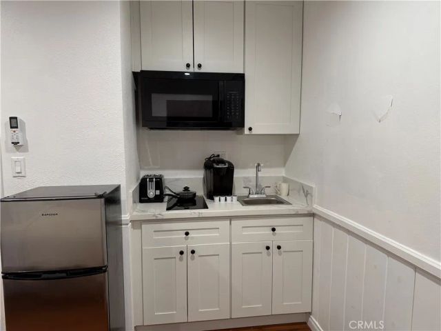 7029 Bellaire Avenue B, North Hollywood, CA 91605