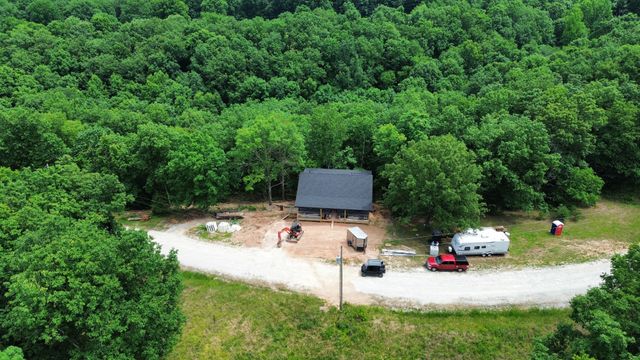 370 Deepwood Dr, Waverly, TN 37185