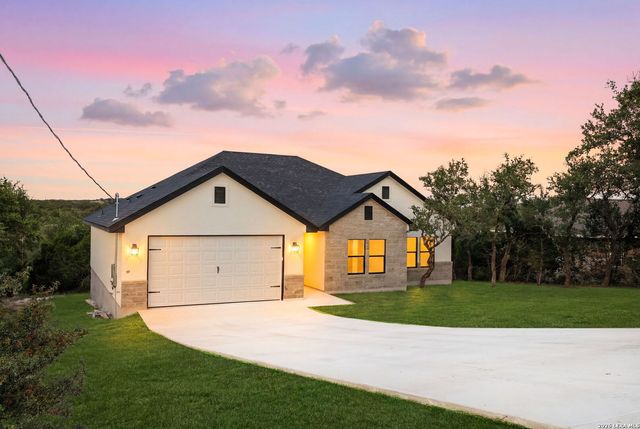 1111 Rocky Ridge Loop, Canyon Lake, TX 78133