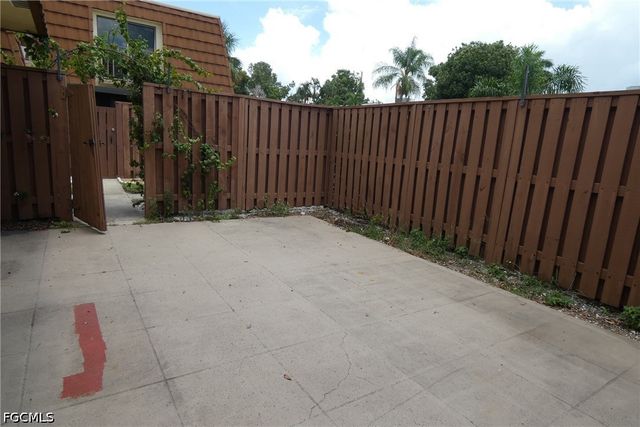 5235 Cedarbend DR 4, Fort Myers, FL 33919
