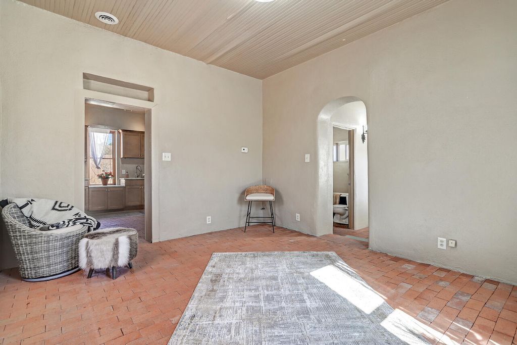 Image 15 of property listing at 5110 Guadalupe Trail NW, Albuquerque, NM 87107