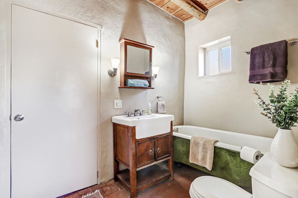 Image 21 of property listing at 5110 Guadalupe Trail NW, Albuquerque, NM 87107