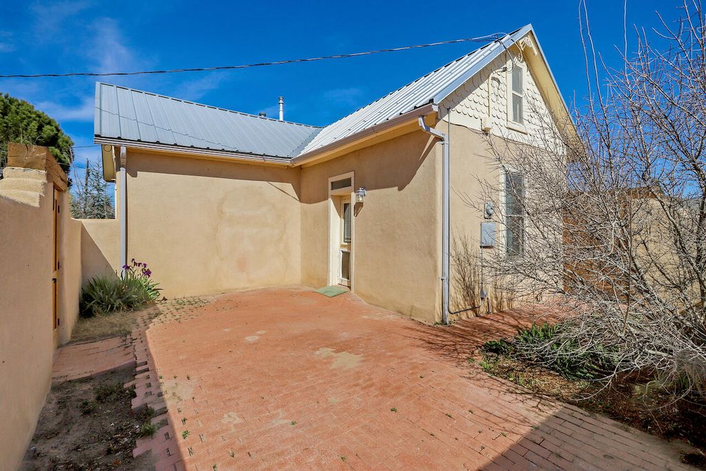 Image 22 of property listing at 5110 Guadalupe Trail NW, Albuquerque, NM 87107