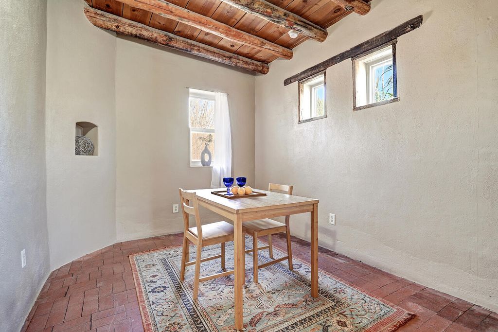 Image 5 of property listing at 5110 Guadalupe Trail NW, Albuquerque, NM 87107