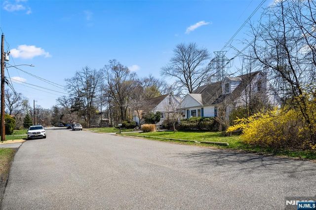 136 Catherine Avenue, Mahwah, NJ 07430