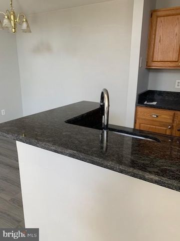 805 AUGUSTA CIR, Mount Laurel, NJ 08054