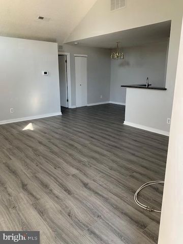 805 AUGUSTA CIR, Mount Laurel, NJ 08054