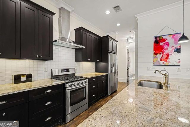 729 Hammond Drive, Woodstock, GA 30188
