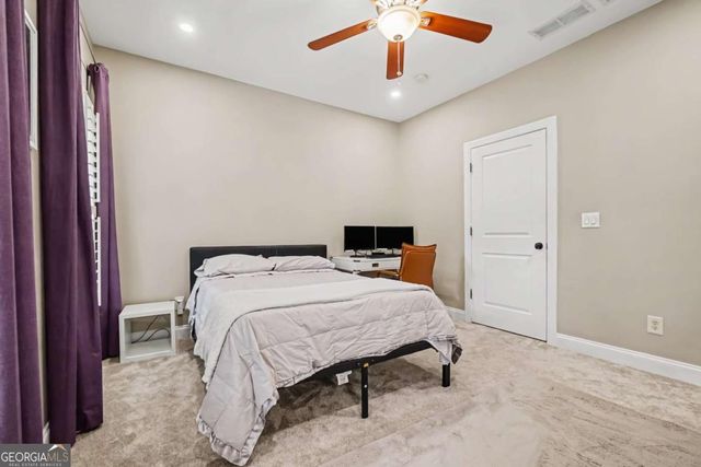 729 Hammond Drive, Woodstock, GA 30188