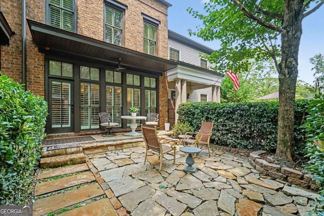 729 Hammond Drive, Woodstock, GA 30188
