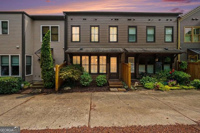 729 Hammond Drive, Woodstock, GA 30188