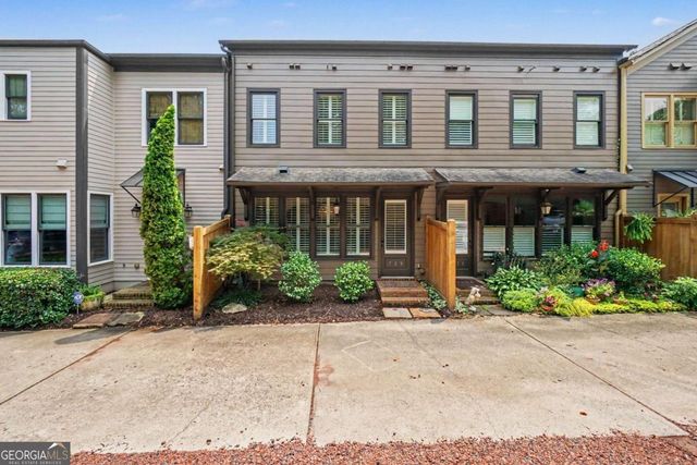 729 Hammond Drive, Woodstock, GA 30188