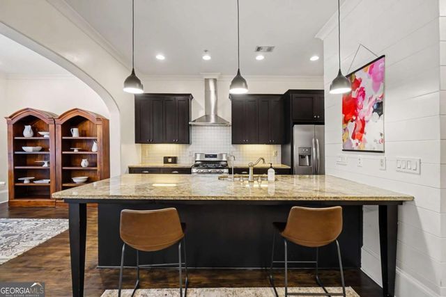 729 Hammond Drive, Woodstock, GA 30188