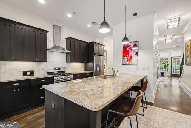 729 Hammond Drive, Woodstock, GA 30188