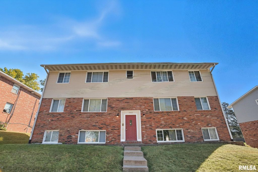 3553 KIMBERLY DOWNS Road, Davenport, IA 52806