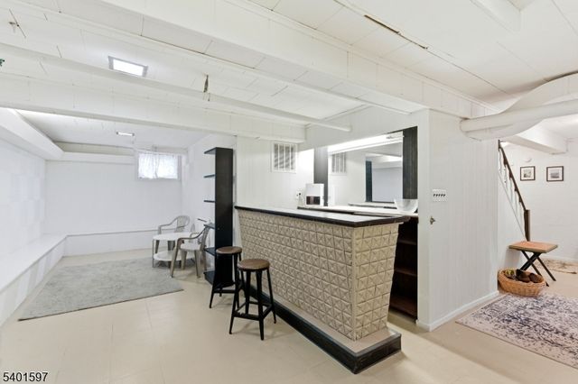 95 Hillside Dr, North Haledon Boro, NJ 07508