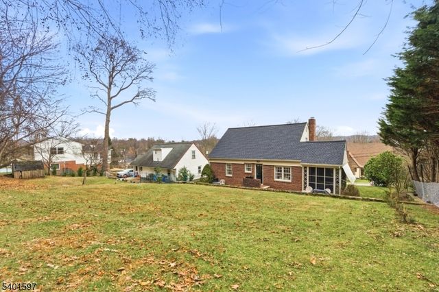 95 Hillside Dr, North Haledon Boro, NJ 07508