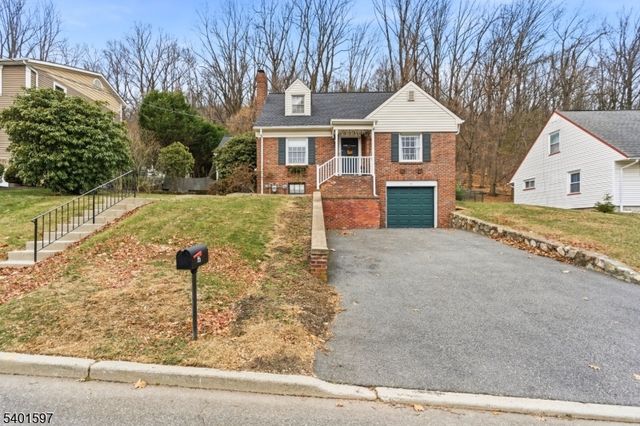 95 Hillside Dr, North Haledon Boro, NJ 07508