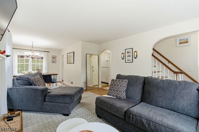 95 Hillside Dr, North Haledon Boro, NJ 07508