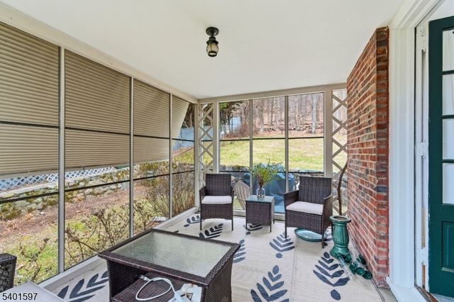 95 Hillside Dr, North Haledon Boro, NJ 07508