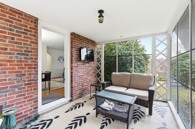 95 Hillside Dr, North Haledon Boro, NJ 07508