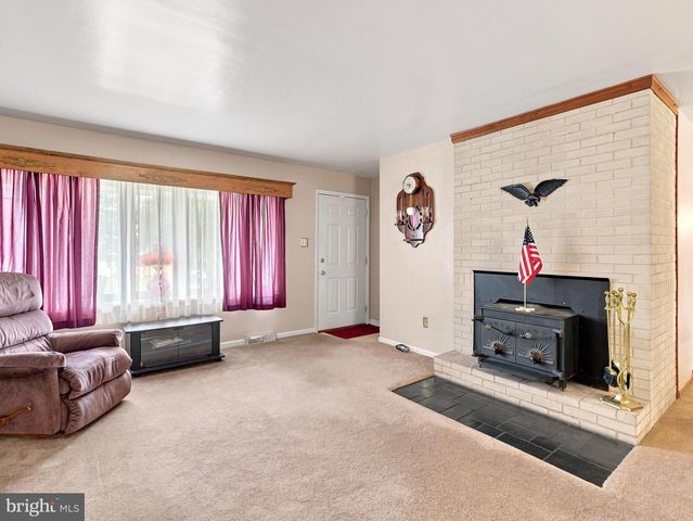 17811 BURNSIDE AVE, Hagerstown, MD 21740