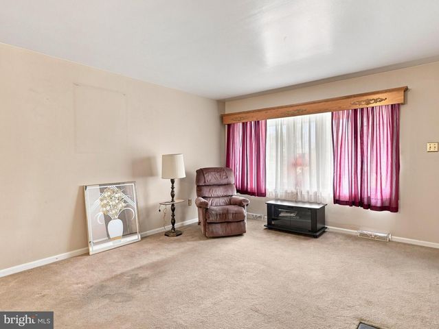 17811 BURNSIDE AVE, Hagerstown, MD 21740