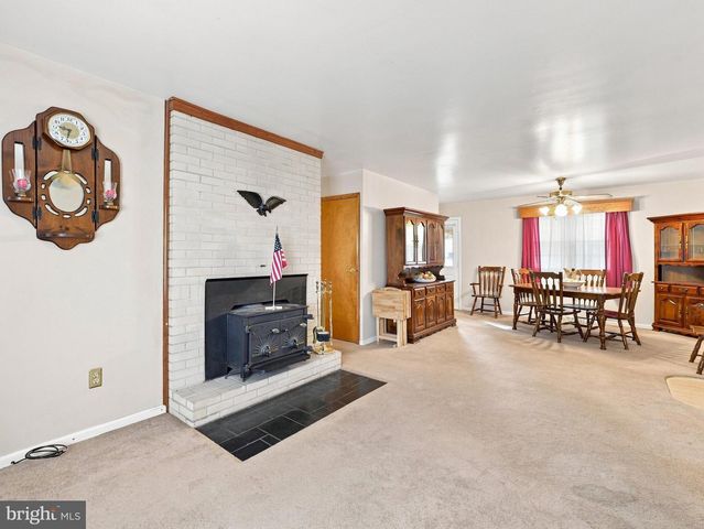 17811 BURNSIDE AVE, Hagerstown, MD 21740