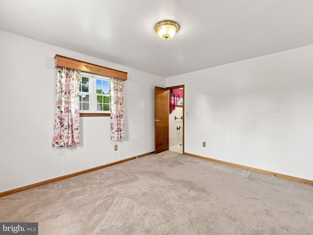 17811 BURNSIDE AVE, Hagerstown, MD 21740