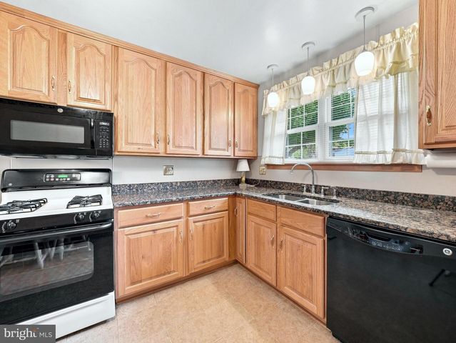 17811 BURNSIDE AVE, Hagerstown, MD 21740