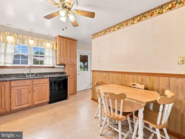 17811 BURNSIDE AVE, Hagerstown, MD 21740