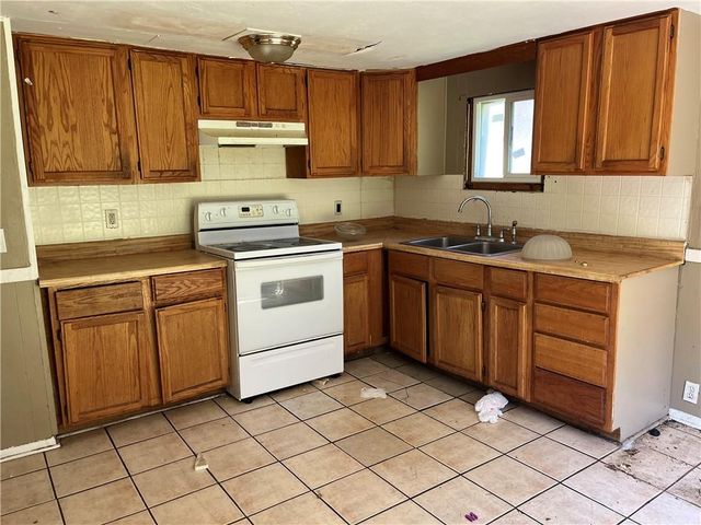 4915 Yecker Avenue, Kansas City, KS 66104