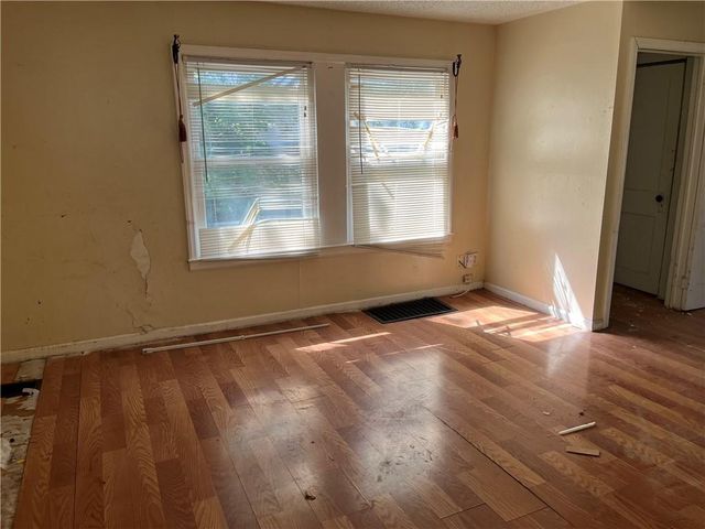 4915 Yecker Avenue, Kansas City, KS 66104