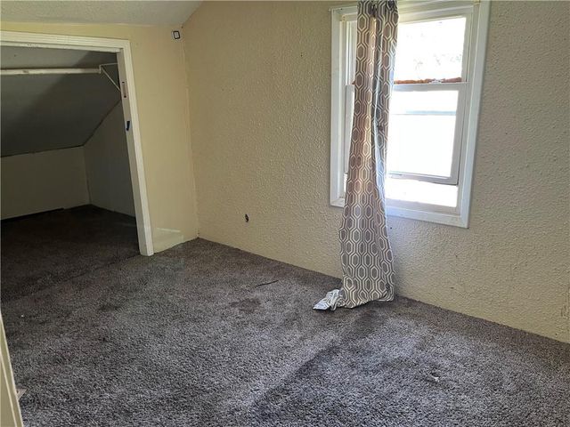 4915 Yecker Avenue, Kansas City, KS 66104