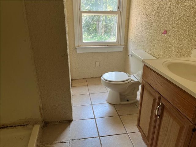 4915 Yecker Avenue, Kansas City, KS 66104