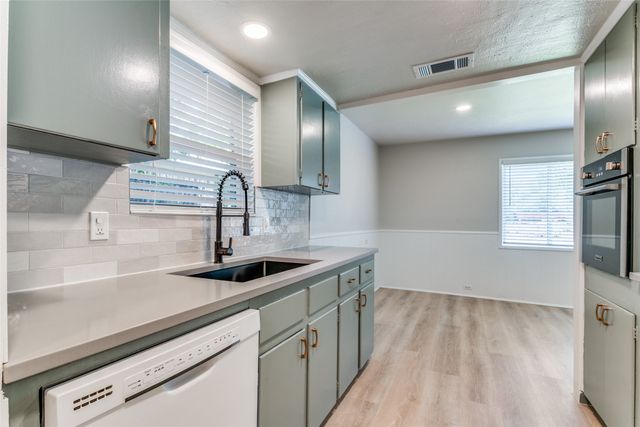 724 N Boulevard Terrace, Dallas, TX 75211