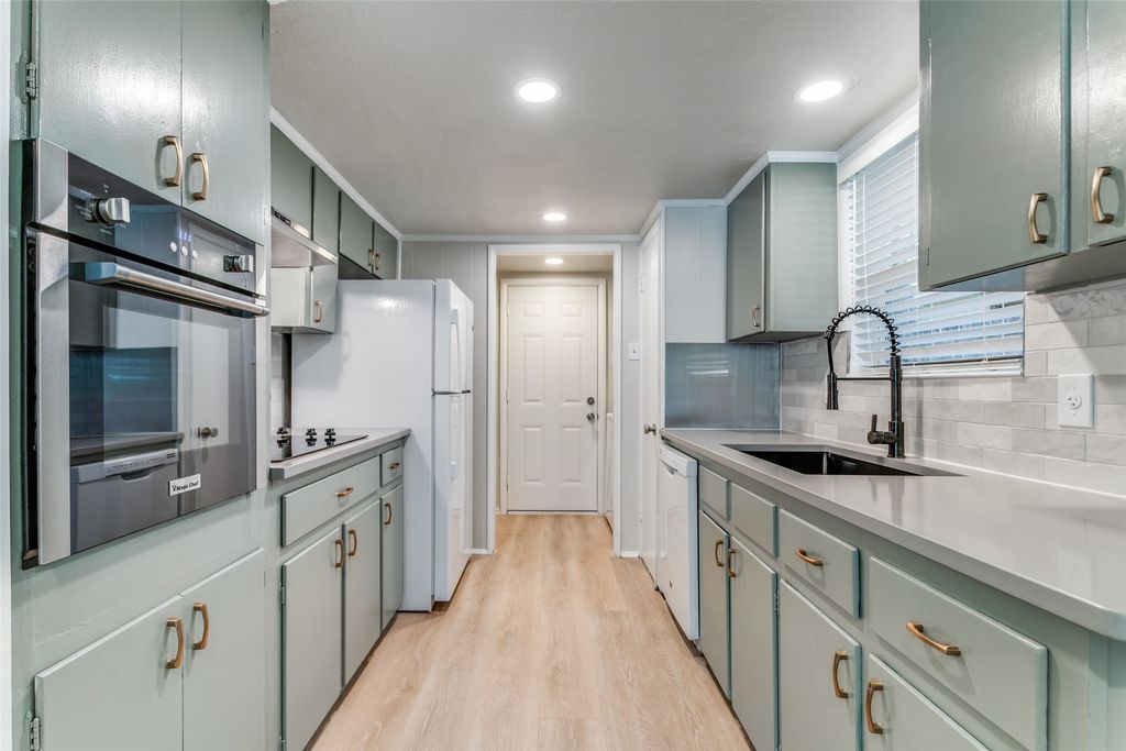 724 N Boulevard Terrace, Dallas, TX 75211