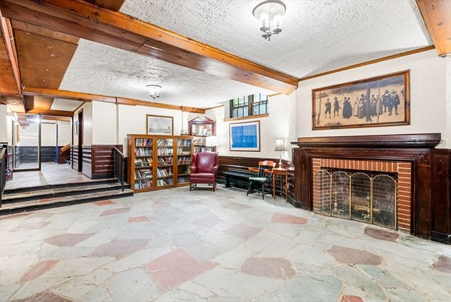 50 Follen St 306, Cambridge, MA 02138