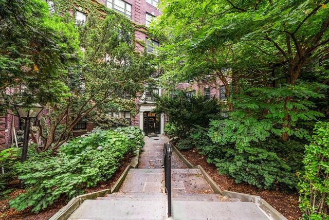 50 Follen St 306, Cambridge, MA 02138